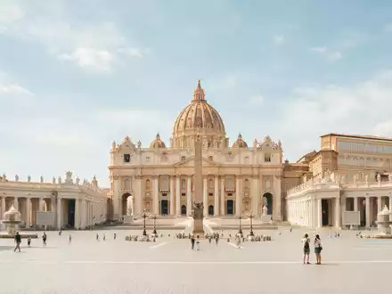 Editorialbild im Reisemagazin-Stil vom Wahrzeichen Petersdom Vatikan in Vatikanstadt Vatikanstadt, ausgewogene Bildgestaltung und natuerliches Umgebungslicht - Foto: THN