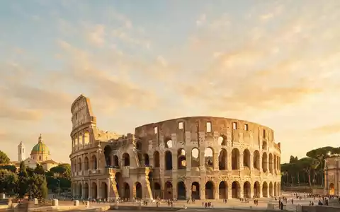 Fotorealistische Panoramaaufnahme von Kolosseum Rom in Rom Italien, warmes Abendlicht auf Wahrzeichen - Foto: THN