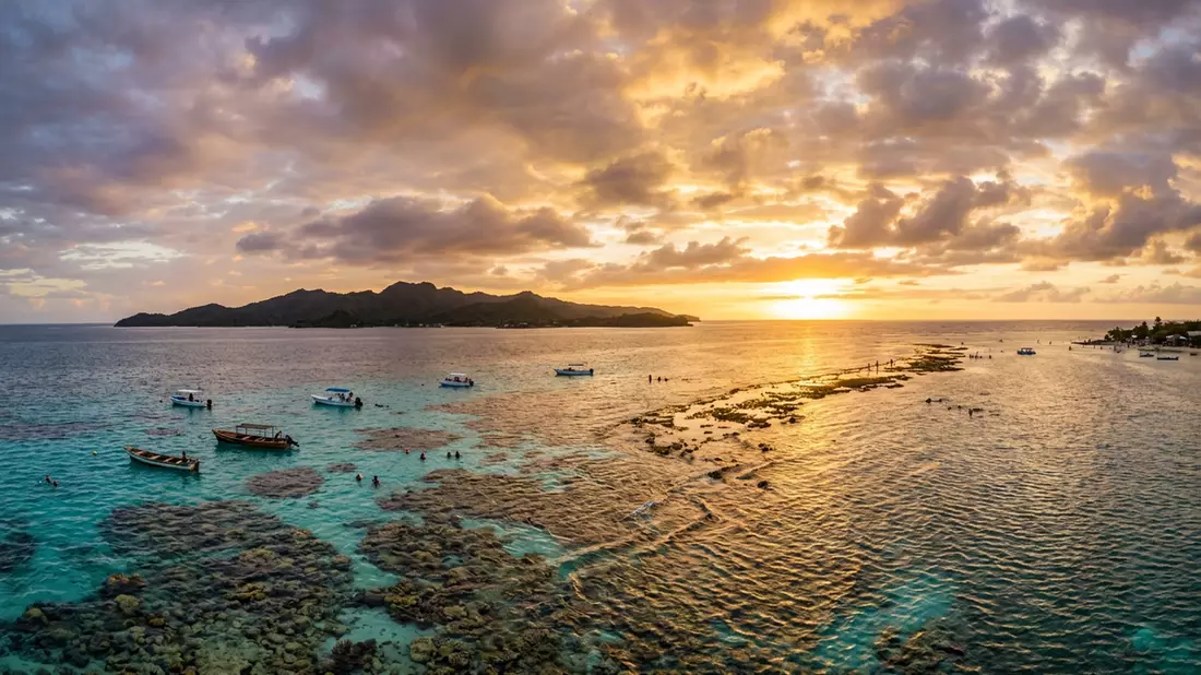 Fotorealistische Ansicht von Utila-Riff in Utila, Honduras im Abendlicht
