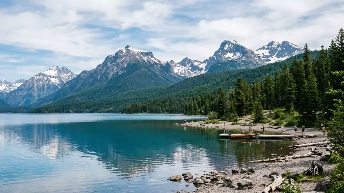 Editorial-Reisemagazinbild vom Wahrzeichen Glacier-Nationalpark in West Glacier, USA