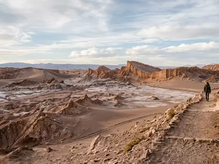 Editorialbild im Reisemagazin-Stil vom Wahrzeichen Valle de la Luna Atacama in San Pedro de Atacama - Foto: THN
