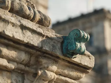 Extreme Makroaufnahme eines Materialdetails am Wahrzeichen Reichstag Berlin in Berlin Deutschland, taktile Struktur und weiches - Foto: THN
