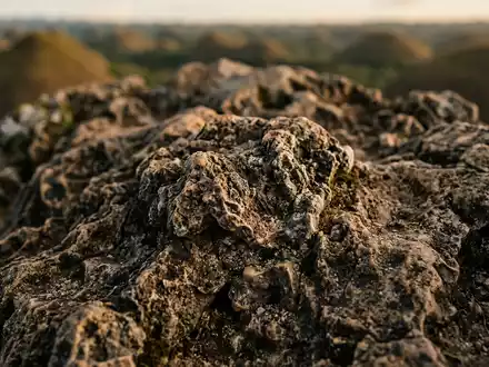 Extreme Makroaufnahme eines Materialdetails am Wahrzeichen Chocolate Hills Bohol in Bohol Philippinen, taktile Struktur und - Foto: THN