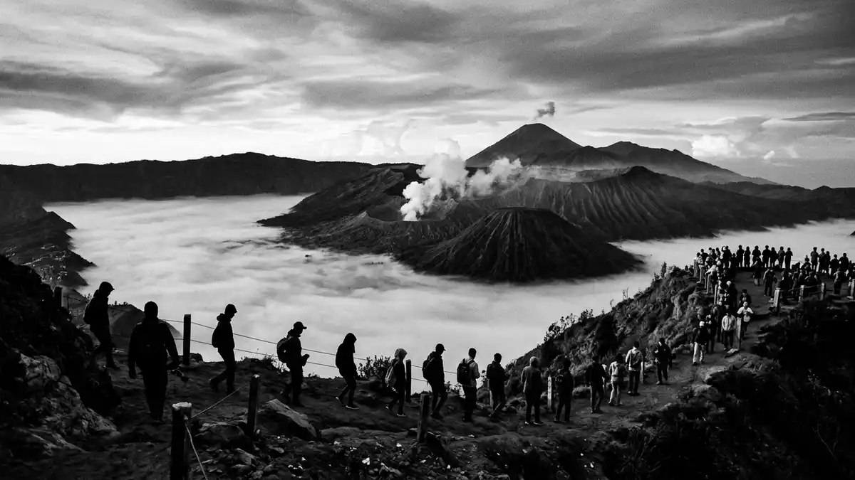 Schwarzweiss-Reportage vom Wahrzeichen Bromo-Vulkan in Probolinggo, Indonesien