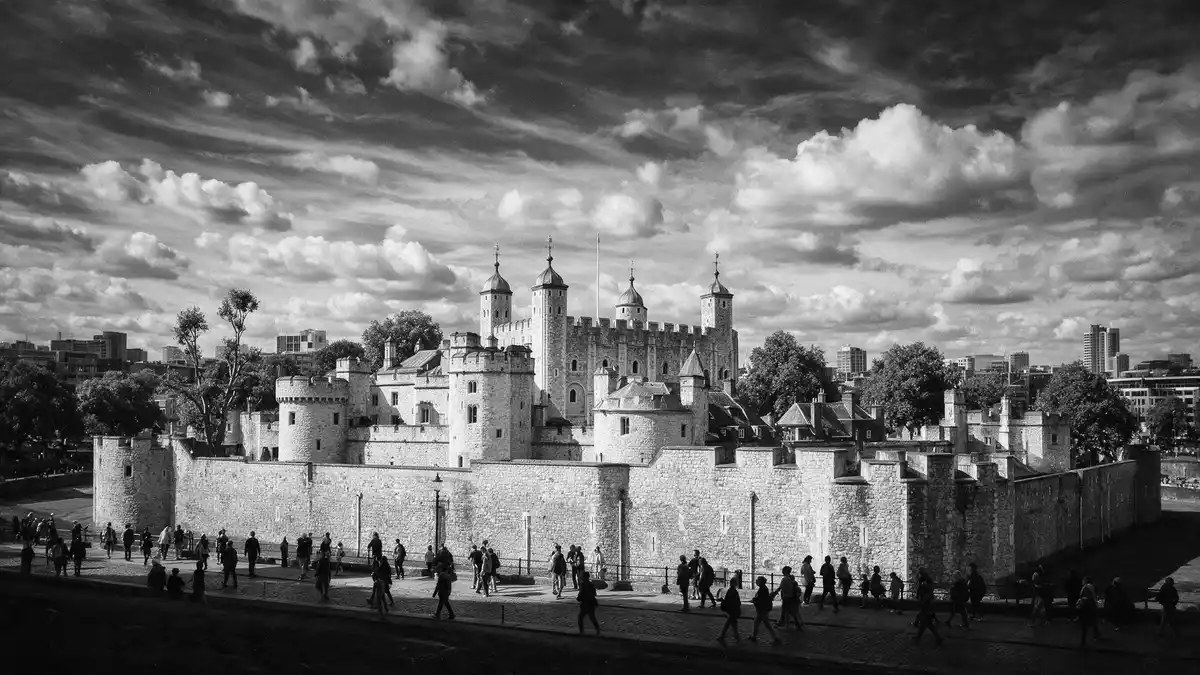 Schwarzweiss-Reportage vom Wahrzeichen Tower of London in London, Vereinigtes Königreich