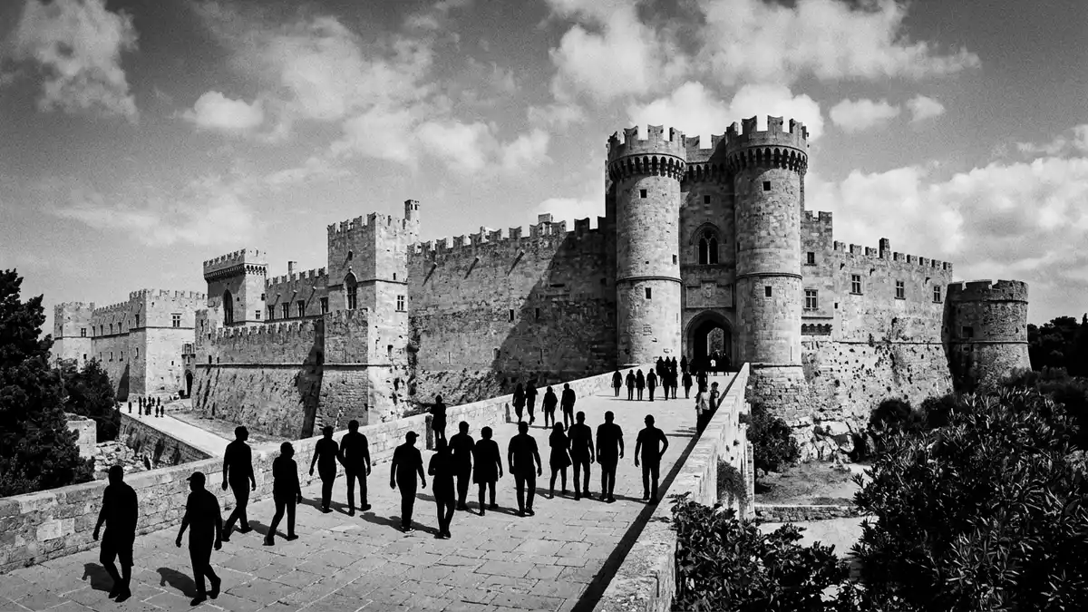 Schwarzweiss-Reportage vom Wahrzeichen Palast des Grossmeisters Rhodos in Rhodos, Griechenland