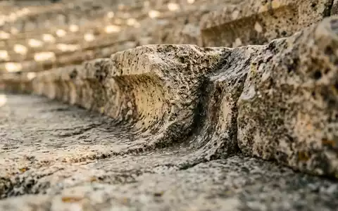 Extreme Makroaufnahme eines Materialdetails am Wahrzeichen Theater von Epidauros in Epidauros Griechenland, taktile Struktur und - Foto: THN