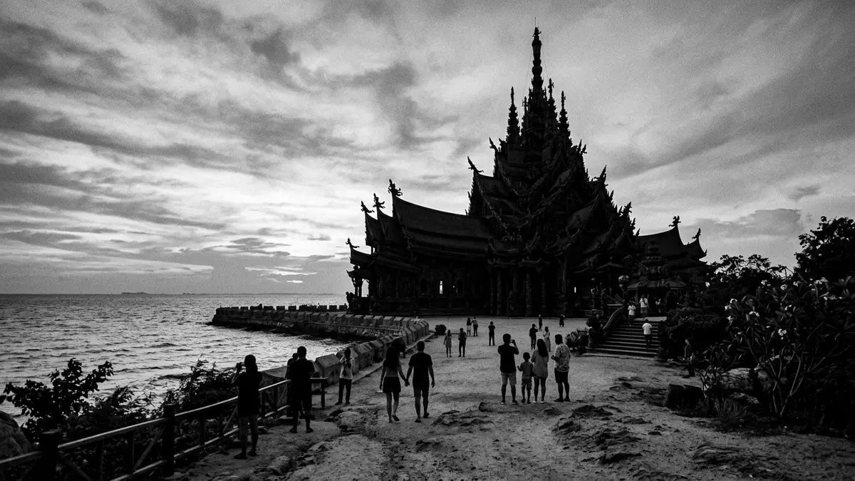 Schwarzweiss-Reportage vom Wahrzeichen Sanctuary of Truth Pattaya in Pattaya, Thailand