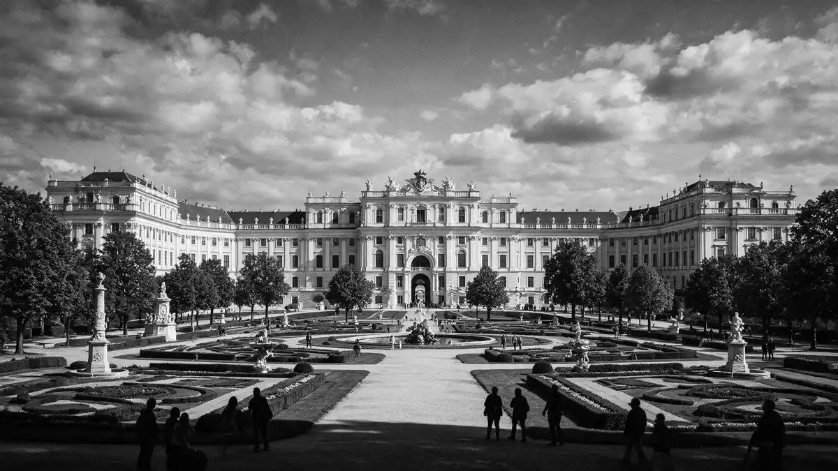 Schwarzweiss-Reportage vom Wahrzeichen Schloss Schönbrunn Wien in Wien, Österreich