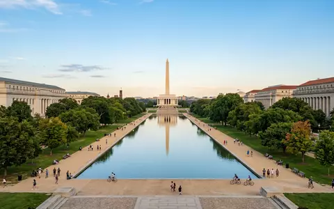 Editorialbild im Reisemagazin-Stil vom Wahrzeichen National Mall Washington in Washington, D.C. USA, ausgewogene Bildgestaltung und - Foto: THN