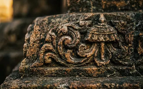 Extreme Makroaufnahme eines Materialdetails am Wahrzeichen Sule-Pagode Yangon in Yangon Myanmar, taktile Struktur und weiches - Foto: THN