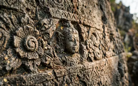 Extreme Makroaufnahme eines Materialdetails am Wahrzeichen Mount Popa in Kyaukpadaung Myanmar, taktile Struktur und weiches - Foto: THN