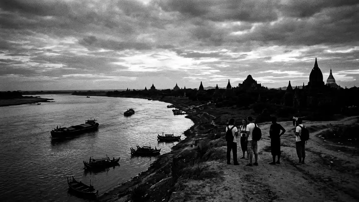 Schwarzweiss-Reportage vom Wahrzeichen Irrawaddy-Flusskreuzfahrt in Bagan, Myanmar