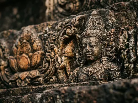Extreme Makroaufnahme eines Materialdetails am Wahrzeichen Ananda-Tempel Bagan in Bagan Myanmar, taktile Struktur und weiches - Foto: THN