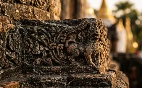 Extreme Makroaufnahme eines Materialdetails am Wahrzeichen Mandalay Hill in Mandalay Myanmar, taktile Struktur und weiches - Foto: THN