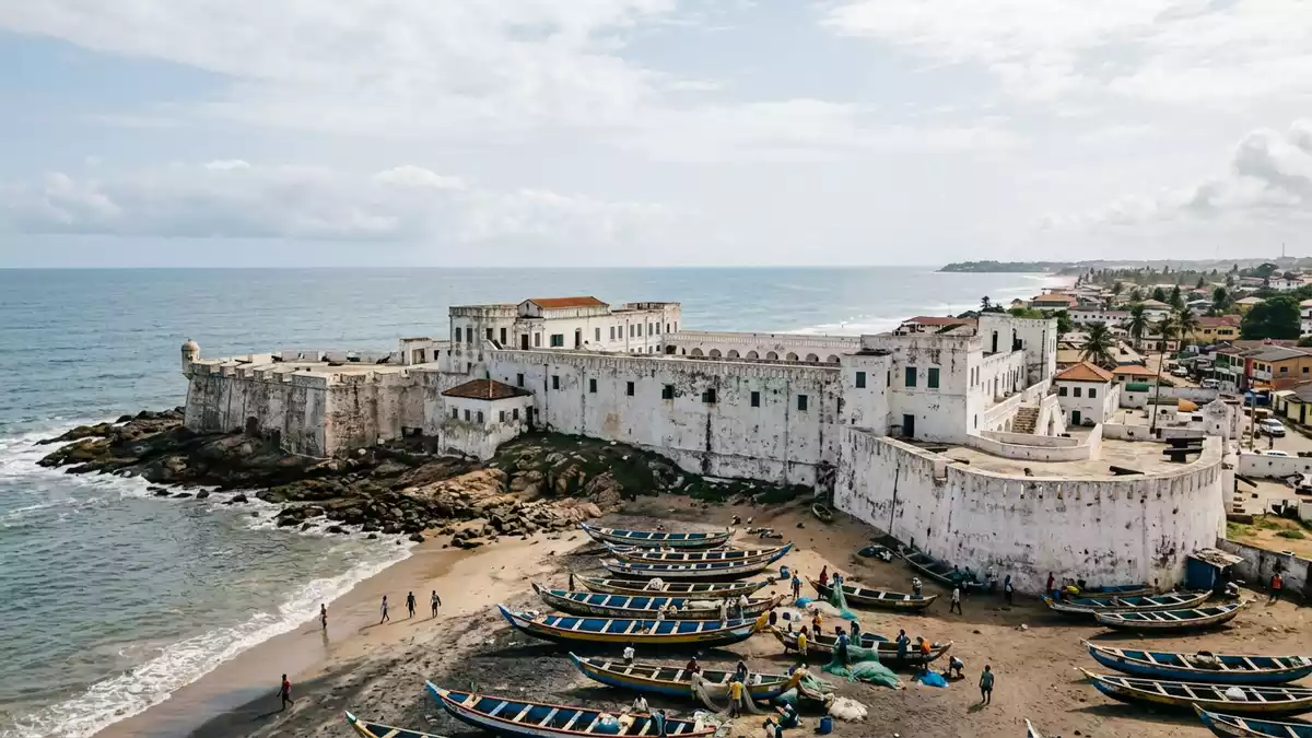 Editorial-Reisemagazinbild vom Wahrzeichen Cape Coast Castle in Cape Coast, Ghana