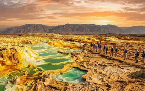 Fotorealistische Panoramaaufnahme von Danakil-Senke in Dallol Athiopien, warmes Abendlicht auf Wahrzeichen im Reisemotiv - Foto: THN