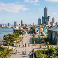 Editorialbild im Reisemagazin-Stil vom Wahrzeichen Pier-2 Art Center Kaohsiung in Kaohsiung Taiwan, ausgewogene Bildgestaltung und - Foto: THN