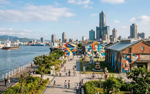 Editorialbild im Reisemagazin-Stil vom Wahrzeichen Pier-2 Art Center Kaohsiung in Kaohsiung Taiwan, ausgewogene Bildgestaltung und - Foto: THN