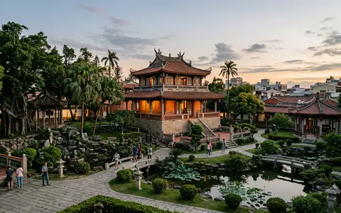 Editorialbild im Reisemagazin-Stil vom Wahrzeichen Chihkan Tower Tainan in Tainan Taiwan, ausgewogene Bildgestaltung und natuerliches - Foto: THN