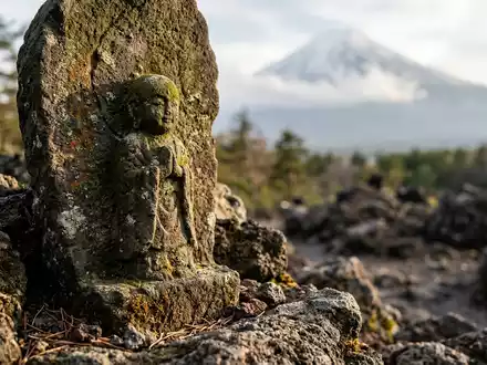 Extreme Makroaufnahme eines Materialdetails am Wahrzeichen Berg Fuji in Fujinomiya Japan, taktile Struktur und weiches - Foto: THN