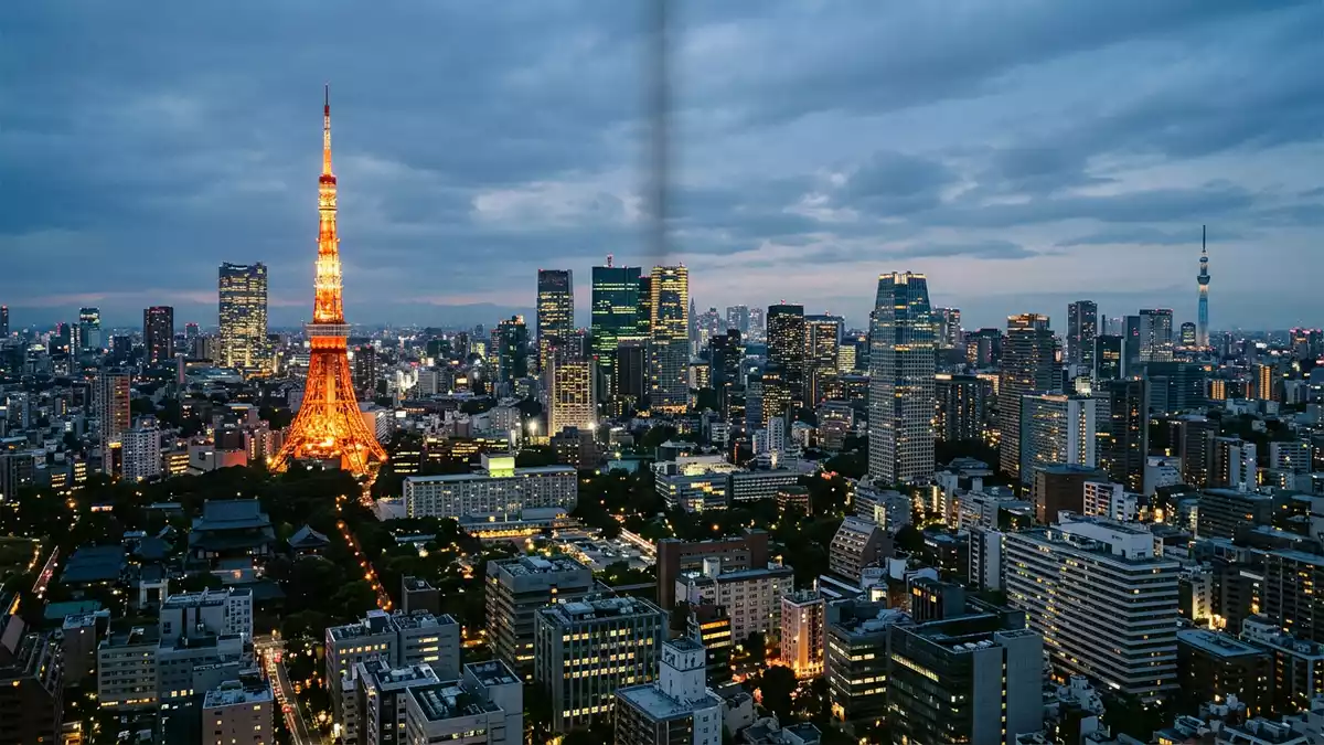 Editorial-Reisemagazinbild vom Wahrzeichen Tokyo Tower in Tokio, Japan