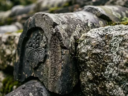 Extreme Makroaufnahme eines Materialdetails am Wahrzeichen Burg Himeji in Himeji Japan, taktile Struktur und weiches - Foto: THN