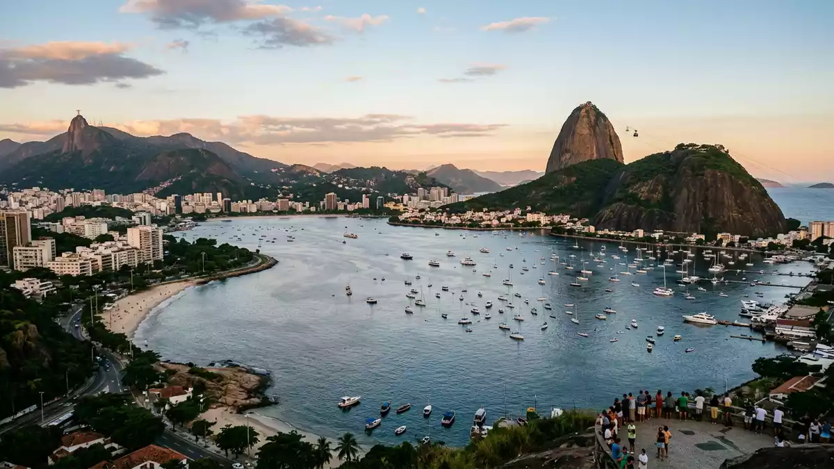 Editorial-Reisemagazinbild vom Wahrzeichen Zuckerhut Rio de Janeiro in Rio de Janeiro, Brasi…