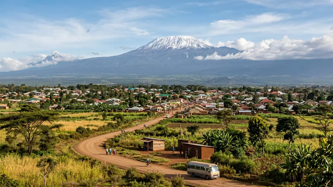 Editorial-Reisemagazinbild vom Wahrzeichen Kilimandscharo in Moshi, Tansania