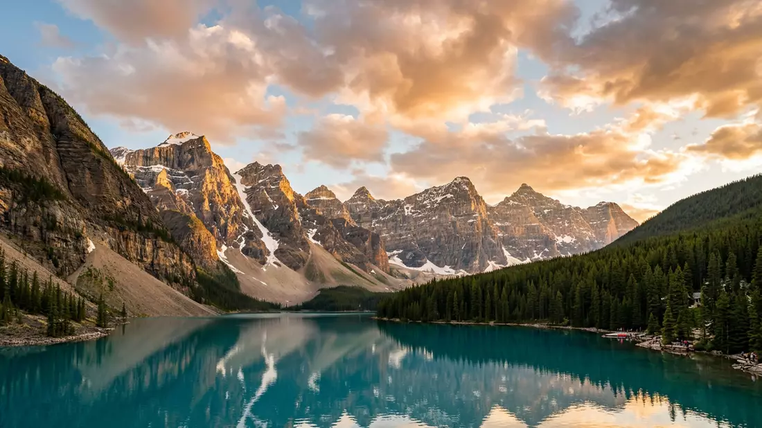 Fotorealistische Ansicht von Banff-Nationalpark in Banff, Kanada im Abendlicht