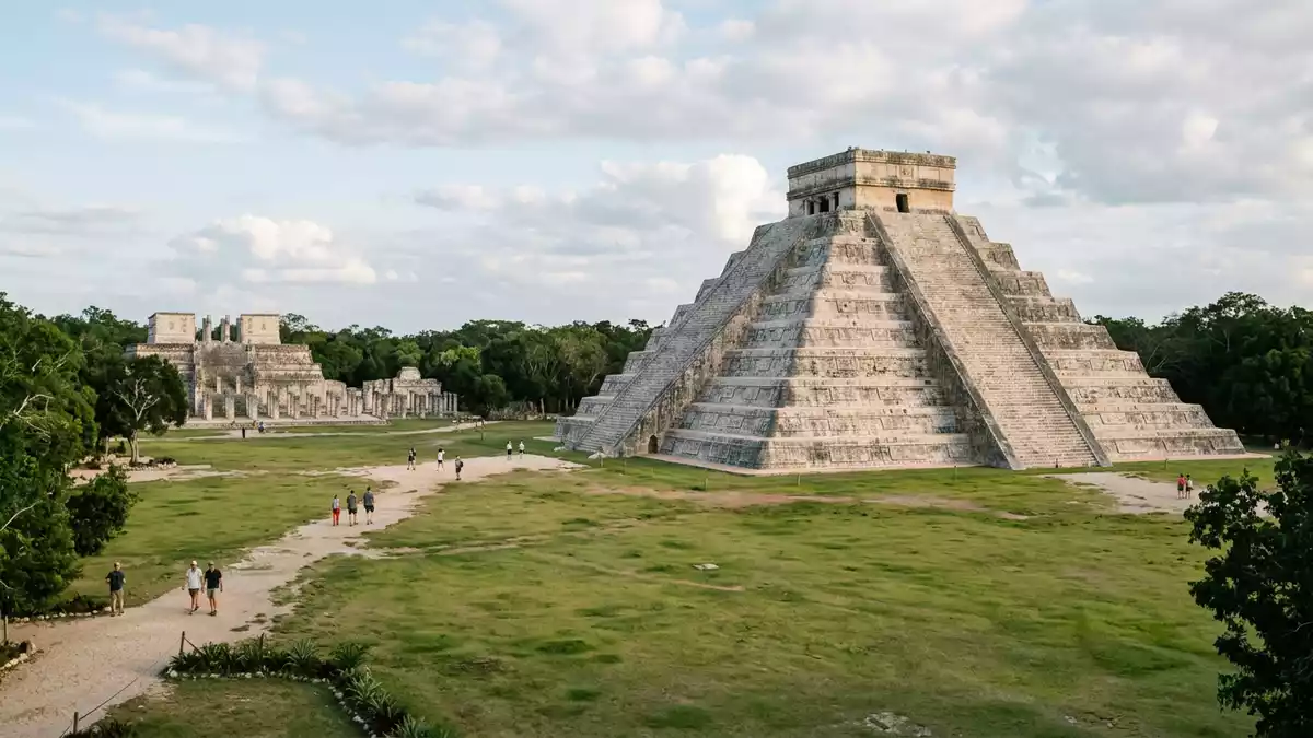 Editorial-Reisemagazinbild vom Wahrzeichen Chichen Itza in Valladolid, Mexiko