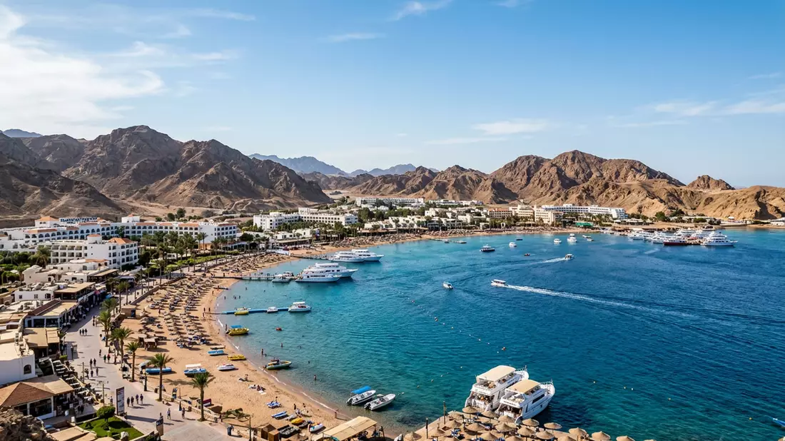 Editorial-Reisemagazinbild vom Wahrzeichen Naama Bay in Scharm asch-Schaich, Agypten