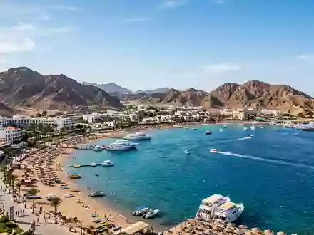 Editorialbild im Reisemagazin-Stil vom Wahrzeichen Naama Bay in Scharm asch-Schaich Agypten, ausgewogene Bildgestaltung und natuerliches - Foto: THN