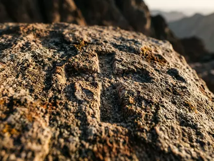 Extreme Makroaufnahme eines Materialdetails am Wahrzeichen Sinai-Berg in Sinai Agypten, taktile Struktur und weiches Seitenlicht - Foto: THN