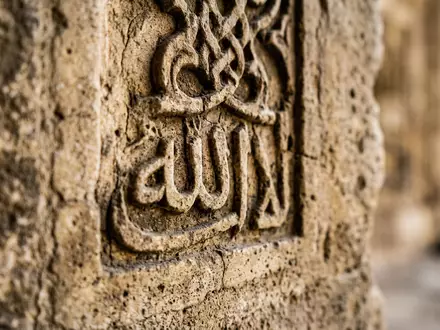 Extreme Makroaufnahme eines Materialdetails am Wahrzeichen Muhammad-Ali-Moschee in Kairo Agypten, taktile Struktur und weiches Seitenlicht - Foto: THN