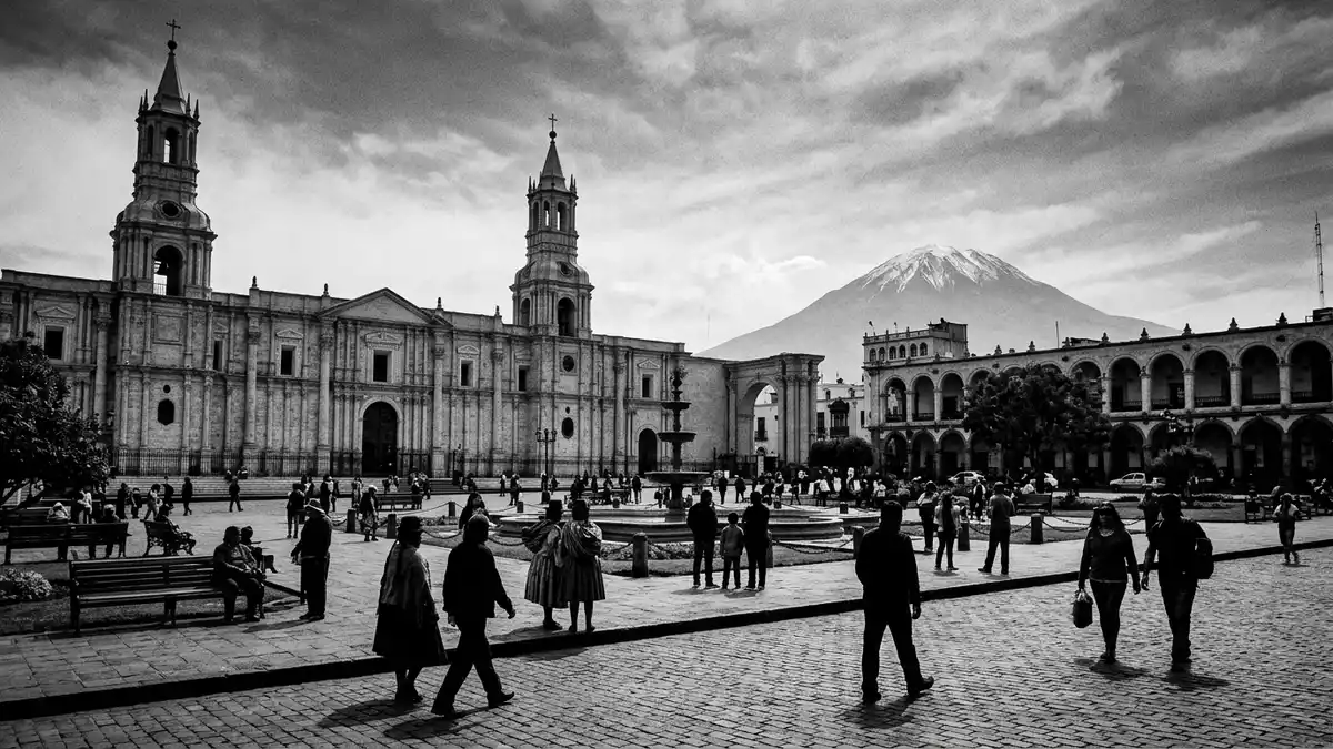 Schwarzweiss-Reportage vom Wahrzeichen Arequipa Altstadt in Arequipa, Peru