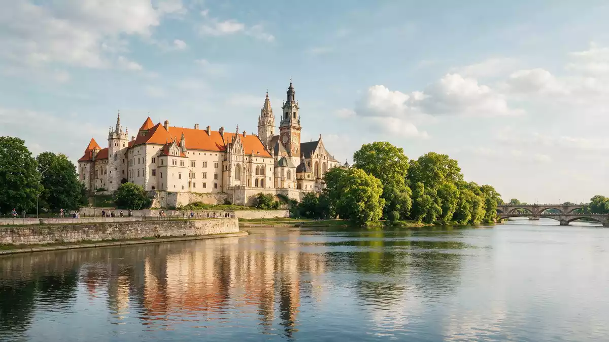 Editorial-Reisemagazinbild vom Wahrzeichen Wawel-Schloss Krakau in Krakau, Polen