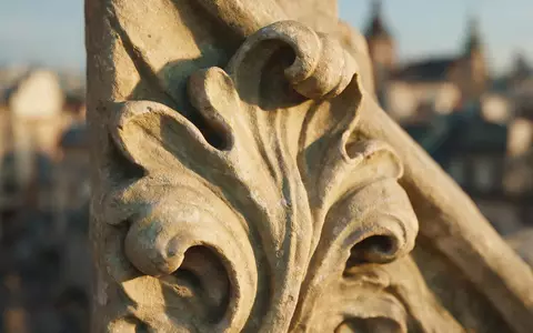 Extreme Makroaufnahme eines Materialdetails am Wahrzeichen Altstadt Krakau in Krakau Polen, taktile Struktur und weiches - Foto: THN