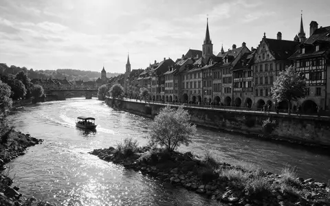 Schwarzweiss-Reportagebild vom Wahrzeichen Altstadt Bern in Bern Schweiz, dokumentarische Reisefotografie mit starken Kontrasten - Foto: THN