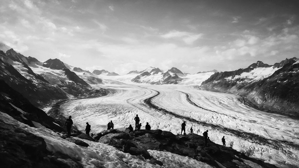 Schwarzweiss-Reportage vom Wahrzeichen Aletschgletscher in Fiesch, Schweiz