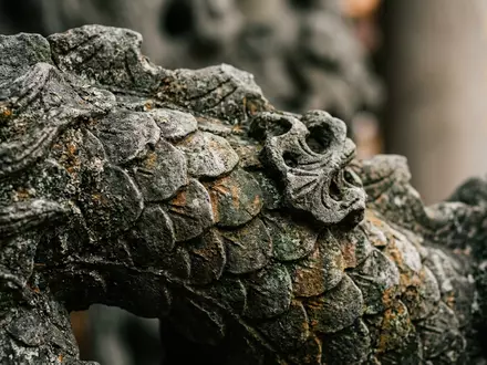 Extreme Makroaufnahme eines Materialdetails am Wahrzeichen Longshan-Tempel Taipeh in Taipeh Taiwan, taktile Struktur und weiches - Foto: THN