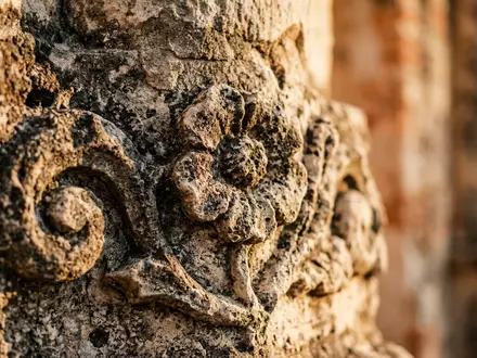 Extreme Makroaufnahme eines Materialdetails am Wahrzeichen The Alamo in San Antonio USA, taktile Struktur und - Foto: THN