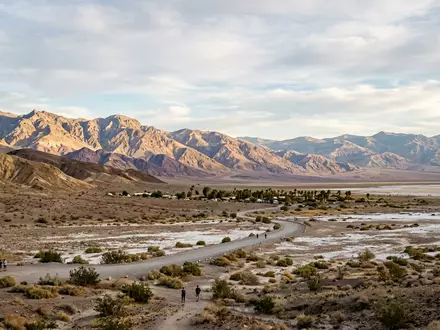 Editorialbild im Reisemagazin-Stil vom Wahrzeichen Death-Valley-Nationalpark in Furnace Creek USA, ausgewogene Bildgestaltung und natuerliches Umgebungslicht - Foto: THN