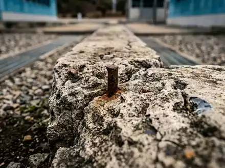 Extreme Makroaufnahme eines Materialdetails am Wahrzeichen DMZ Panmunjom in Panmunjom Südkorea, taktile Struktur und weiches - Foto: THN