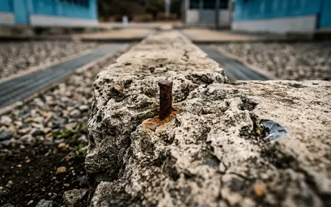 Extreme Makroaufnahme eines Materialdetails am Wahrzeichen DMZ Panmunjom in Panmunjom Südkorea, taktile Struktur und weiches - Foto: THN