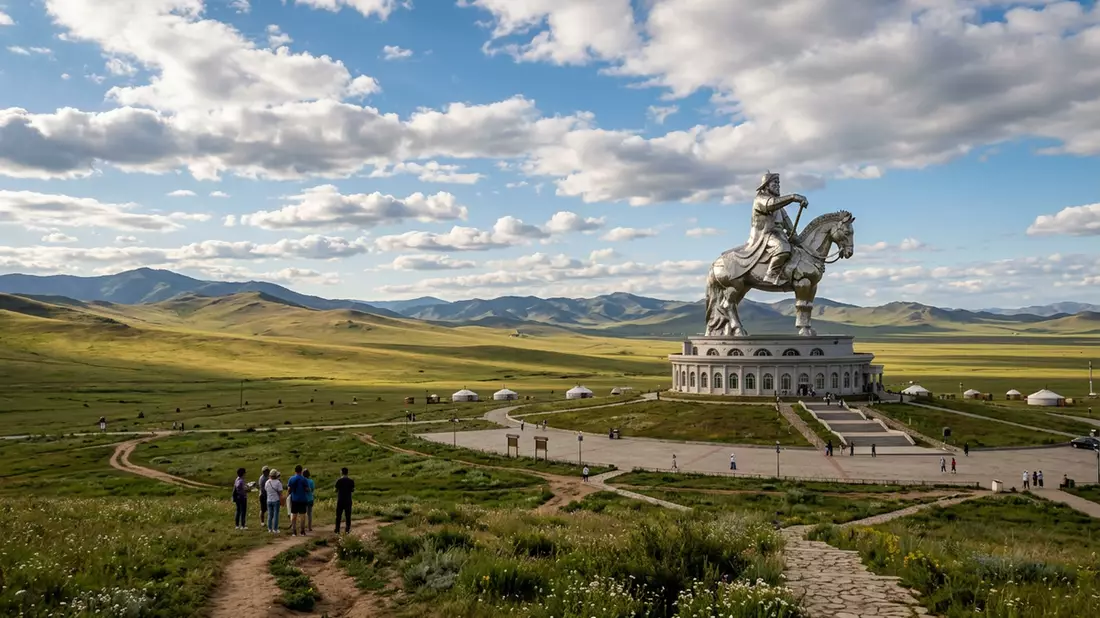 Editorial-Reisemagazinbild vom Wahrzeichen Dschingis-Khan-Statue in Tsonjin Boldog, Mongolei