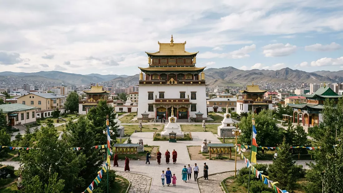 Editorial-Reisemagazinbild vom Wahrzeichen Gandan-Kloster Ulaanbaatar in Ulaanbaatar, Mongolei