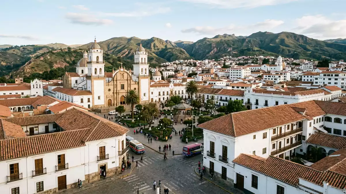 Editorial-Reisemagazinbild vom Wahrzeichen Sucre Altstadt in Sucre, Bolivien