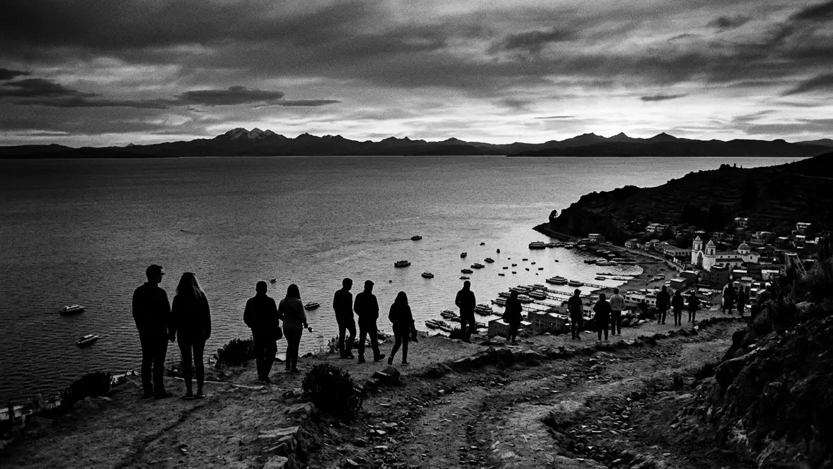 Schwarzweiss-Reportage vom Wahrzeichen Titicacasee Bolivien in Copacabana, Bolivien