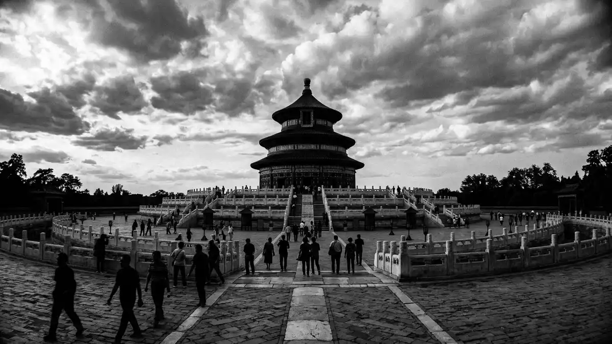 Schwarzweiss-Reportage vom Wahrzeichen Himmelstempel Peking in Peking, China